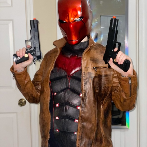 Red Hood Cosplay - Picture 2 of 3